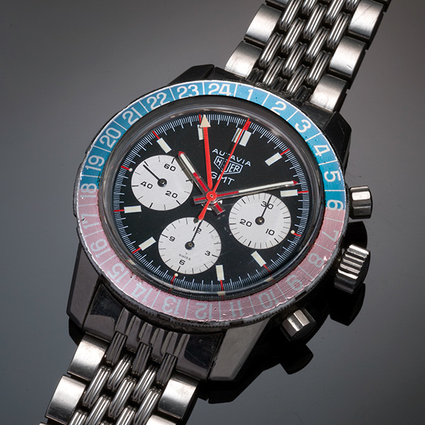 Heuer Autavia GMT button image